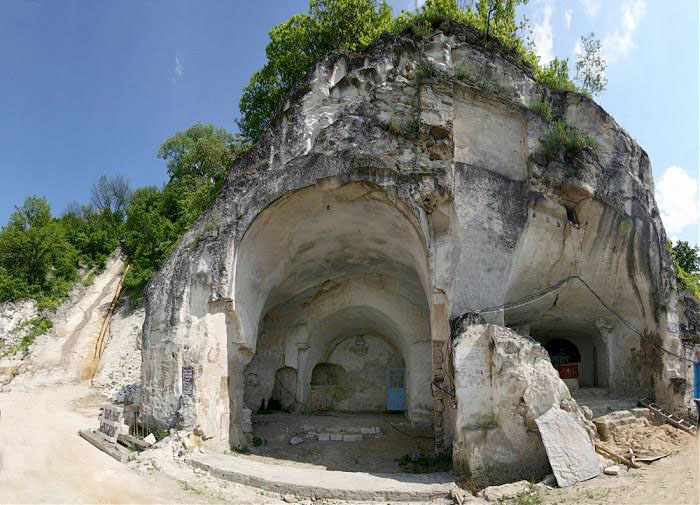 Залишки печерних храмів
